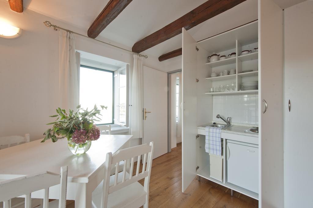 Villa Tangerine Vis Room photo