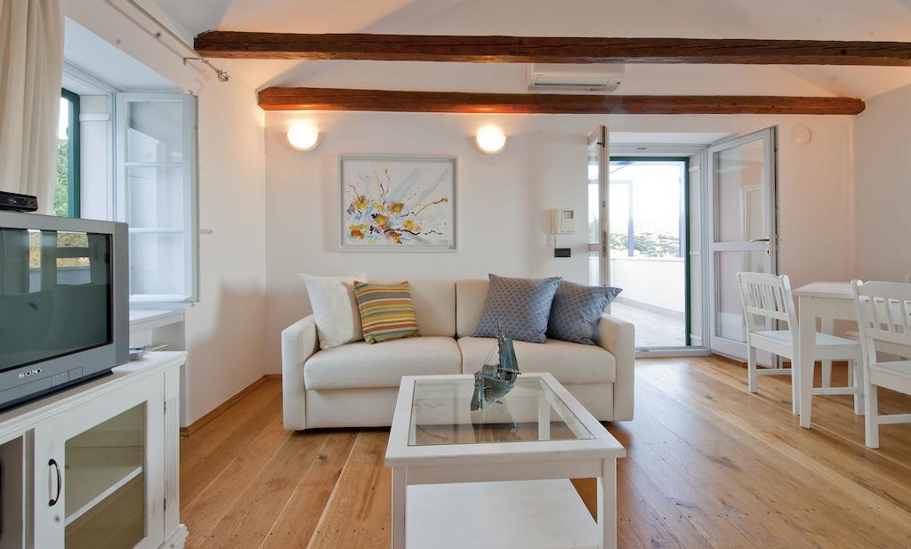 Villa Tangerine Vis Room photo